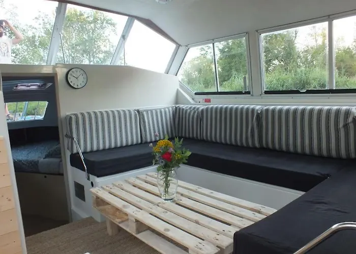 Botel Nuits Insolites Sur Un Bateau *