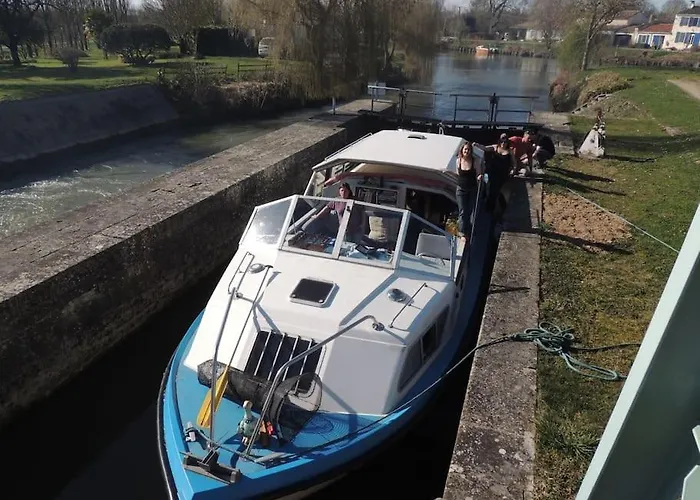 Nuits Insolites Sur Un Bateau Botel *